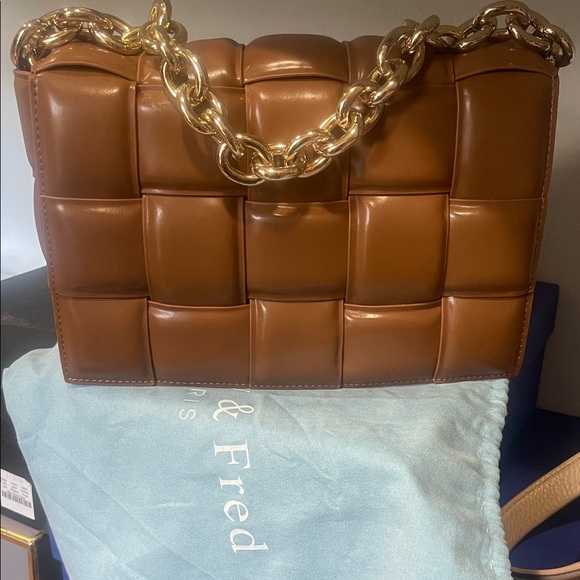 Luxurious Tan Quilted Shoulder Bag with Gold Chain - Picture 1 of 2